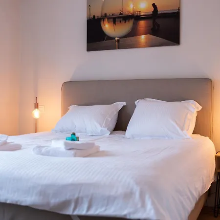 Modern With Large Terrace Close To The Sea אוסטנדה