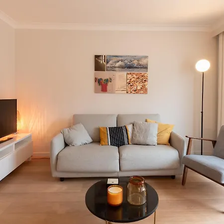 Modern With Large Terrace Close To The Sea דירה