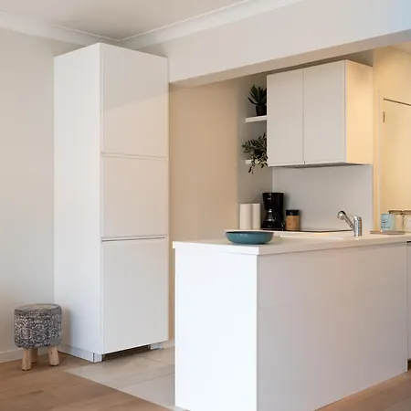 Modern With Large Terrace Close To The Sea דירה *