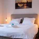 Modern With Large Terrace Close To The Sea Apartamento *