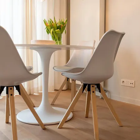 Modern With Large Terrace Close To The Sea 아파트