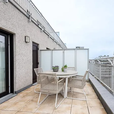 Modern With Large Terrace Close To The Sea شقة