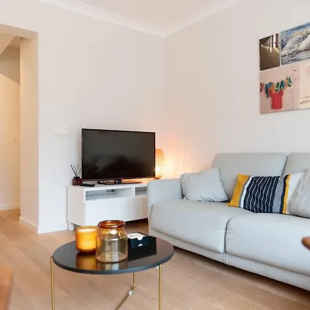 Διαμέρισμα Modern With Large Terrace Close To The Sea