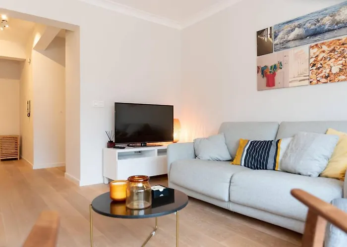 Appartement Modern With Large Terrace Close To The Sea